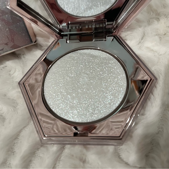 FENTY BEAUTY DIAMOND BOMB ALL OVER DIAMOND VEIL IN HOW MANY CARATS NWT! - Picture 3 of 5